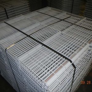 Used Wire Decks - 28" x 47" x 24 1/4" Lay-In
